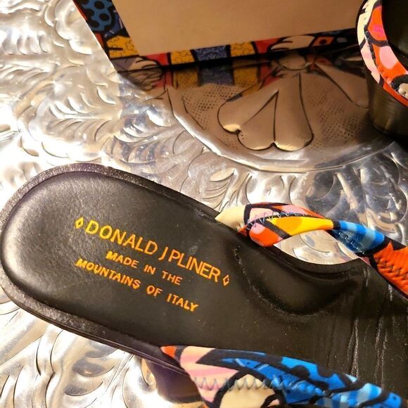 Donald j pliner  made in the mountains of Italy, salsa elastic! - Picture 3 of 7